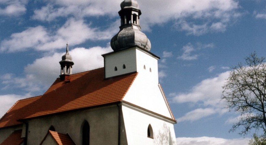 Kościół parafialny powstały w latach 1693–1696. Jeden z najcenniejszych zabytków Chomiąży.  