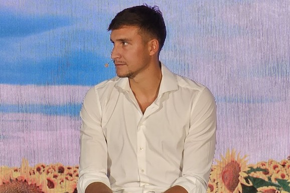 "NIJE POZNATO DA SAM OVDE ODRASTAO I IŠAO U ŠKOLU" Bogdan Bogdanović posetio mesto za koje ga vezuju najlepše uspomene, NIJE U SRBIJI: "Babe su mi ovde, još su žive"