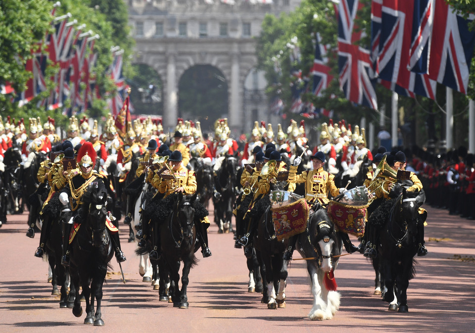 Brytyjska rodzina królewska podczas Trooping The Colour w Londynie