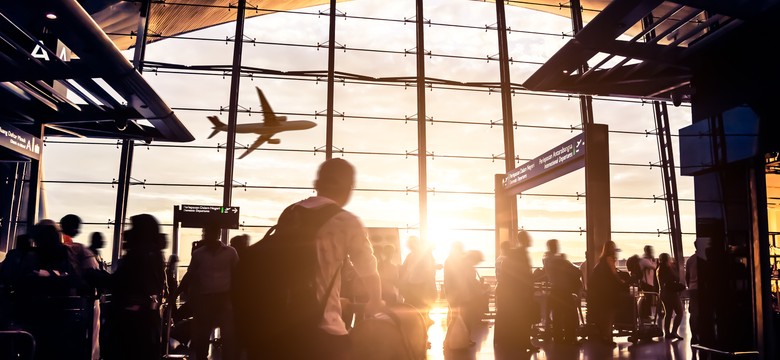 Zaskakujący pomysł KLM. Linie lotnicze proszą pilotów o pomoc w ładowaniu bagażu