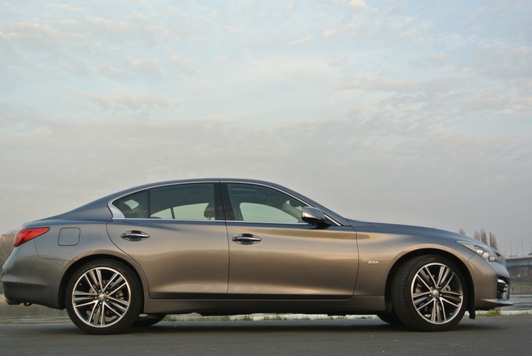 Infiniti Q50 2.0 Turbo