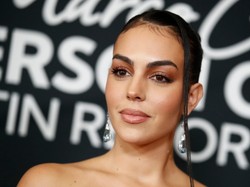 Biust na wierzchu... Georgina Rodriguez w onieśmielającej sukni na dużej gali. FOTO