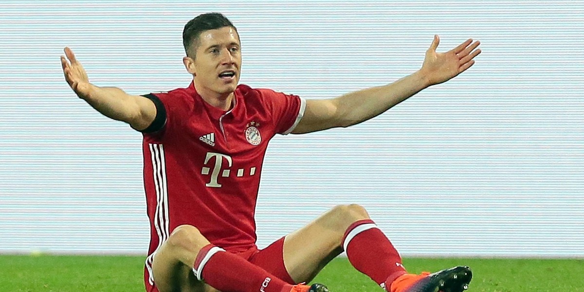 Robert Lewandowski ma kontuzję! Skręcił kostkę na meczu z Borussią