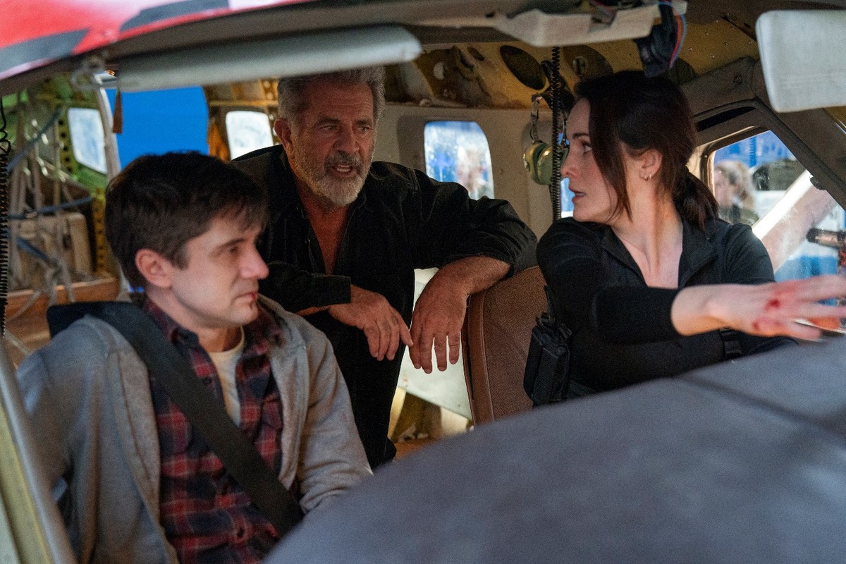 Mel Gibson, Topher Grace i Michelle Dockery na planie filmu "3000 metrów nad ziemią"