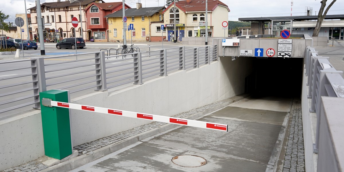 Parking na węźle Chylonia jest bezpłatny - o ile skorzystasz z transportu zbiorowego! 