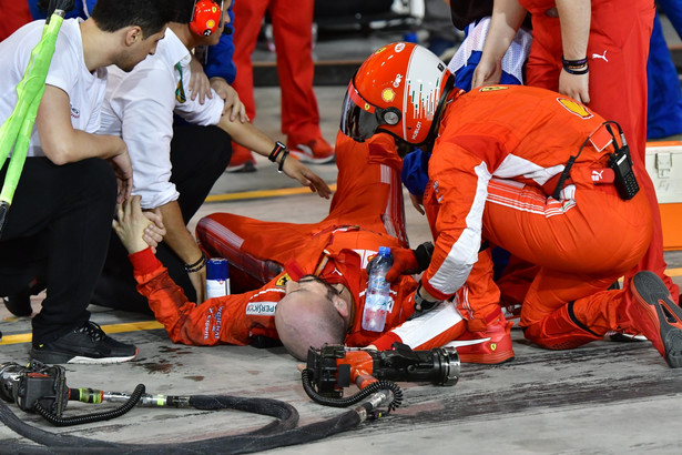 Raikkonen rozjechał mechanika. Dosłownie! Zobacz wypadek w boksie teamu Ferrari