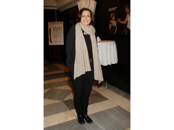 W październiku 2011 r. było widać, że aktorka zapuszcza włosy