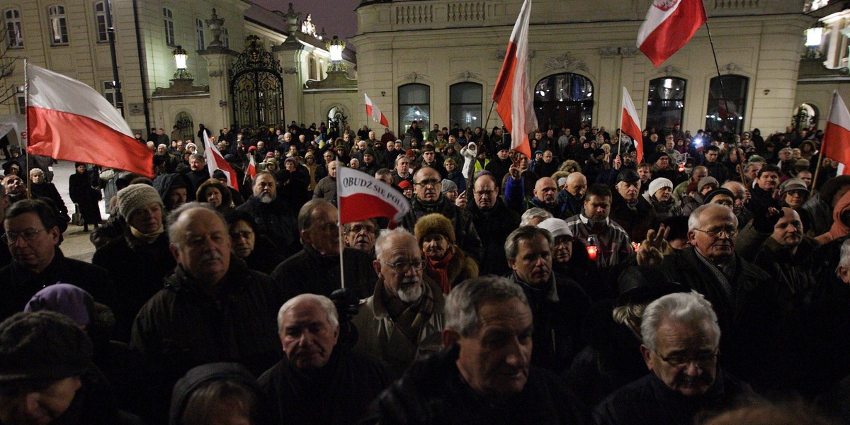 Bijatyka na marszu w miesięcznicę katastrofy smoleńskiej.