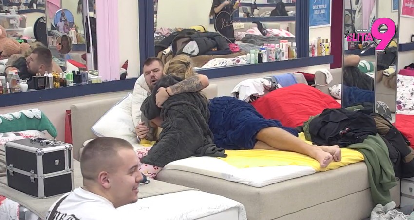 Janjuš i Aneli završili u krevetu, bukte strasti u Eliti 9