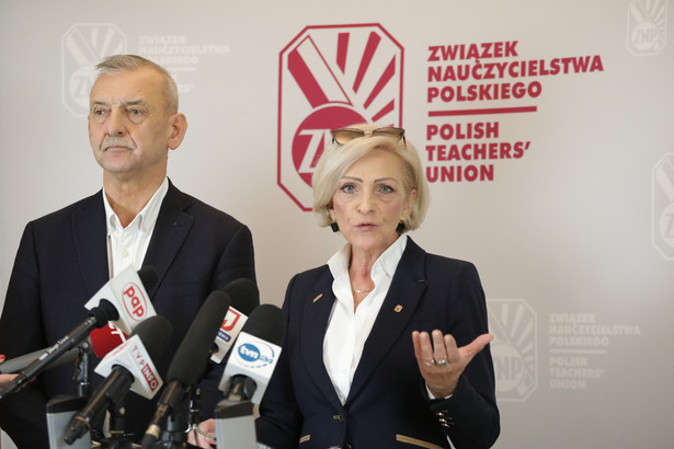 Prezes ZNP Sławomir Broniarz i wiceprezes ZG ZNP Urszula Woźniak mówili m.in. o podwyżkach płac nauczycieli