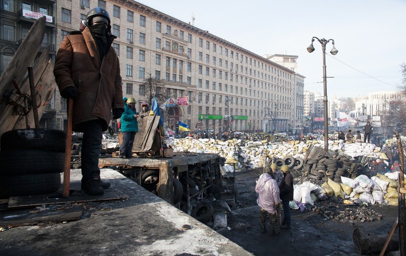 Obrońcy barykady przy ulicy Hruszczewskiego