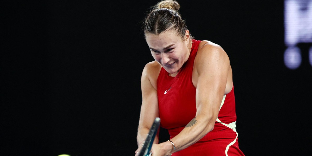 Aryna Sabalenka postanowiła nie wycofywać się z rywalizacji. 