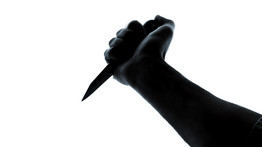 Borzalom Zala megyében: többször is belemártotta alvó ismerősébe a kést egy férfi – Ez állhat a kegyetlen tett hátterében 