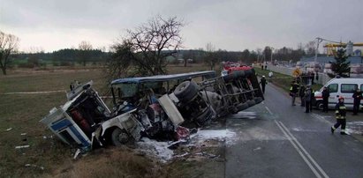 Bus zderzył się z cysterną. Są zabici i ranni. FOTY!