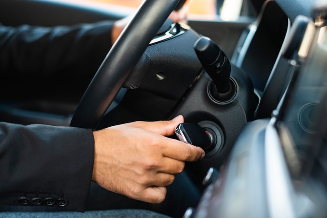 Ovo je greška koju mnogi vozači stalno prave kada pale auto! 