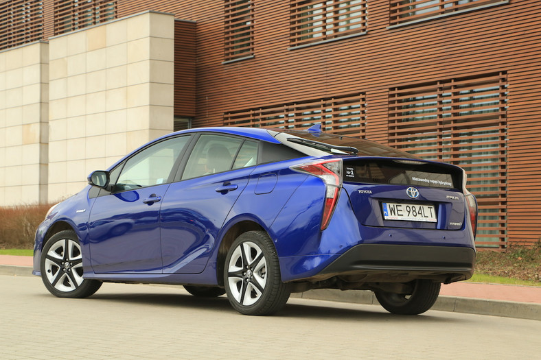 Toyota Prius Jak oszczędna jest naprawdę? (Test, Opinie