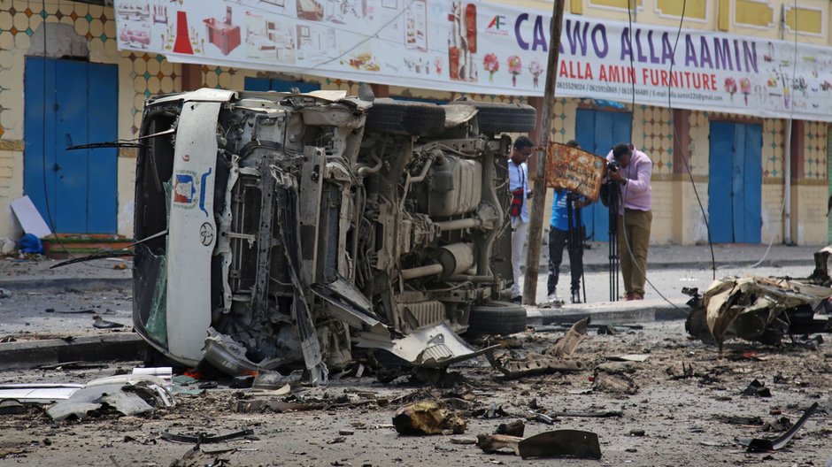 Miejsce zamachu bombowego asz-Szabab w pobliżu somalijskiego MSW w Mogadiszu (lipiec 2018)