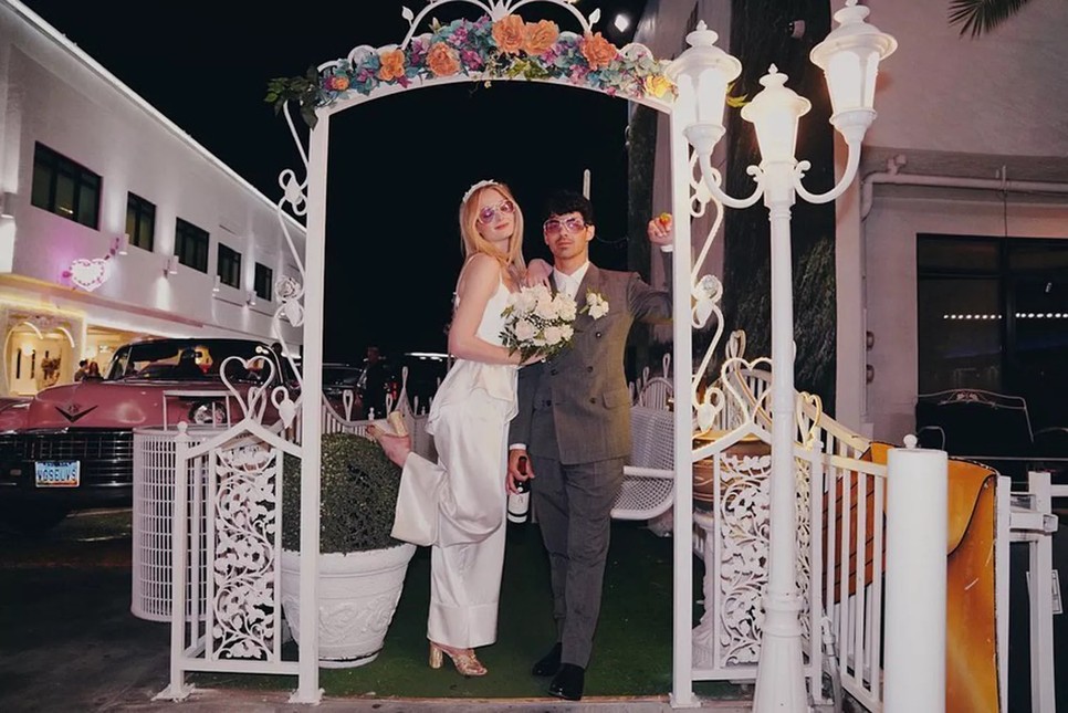 Sophie Turner és Joe Jonas Las Vegas-ban mondták ki először a boldogító igent