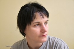 Może nazywa się Monika, ma tatuaż. Reszty nie wie ani policja, ani ona sama...