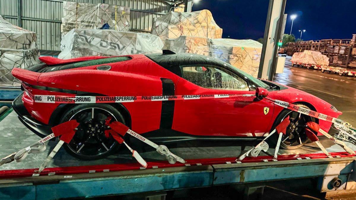 Un Ferrari de 500.000 de euro și 1.050 de cai-putere a fost confiscat chiar înainte să fie urcat într-un avion, la Frankfurt
