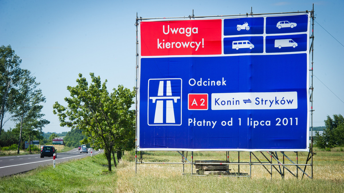 Od 1 lipca kierowcy samochodów osobowych będą musieli płacić za przejazd odcinkiem A2 Konin-Stryków. Kierowcy ciężarówek, autobusów i niektórych aut z przyczepami będą natomiast płacić za przejazd, korzystając z elektronicznego systemu.