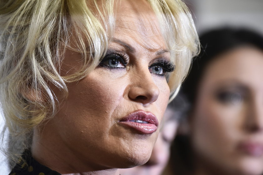 Pamela Anderson przybyła do Paryża, by poprzeć protest przeciwko produkcji foie gras
