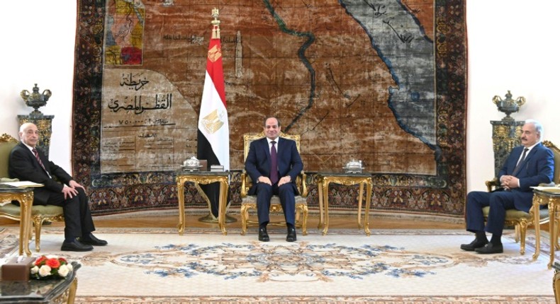 Egyptian President Abdel Fattah al-Sisi with Libyan strongman Khalifa Haftar (R) and parliament speaker Aguila Saleh in the capital Cairo at the weekend