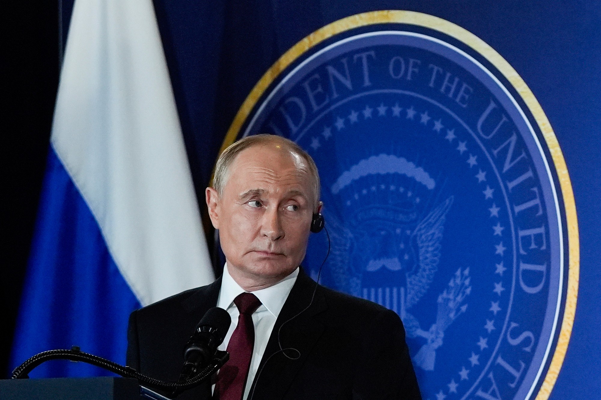 Ruský prezident Vladimir Putin počas tlačovej konferencie na spoločnej základni Elmendorf-Richardson 15. augusta 2025 v Anchorage na Aljaške.