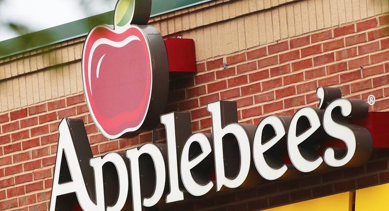 Applebee's sign.