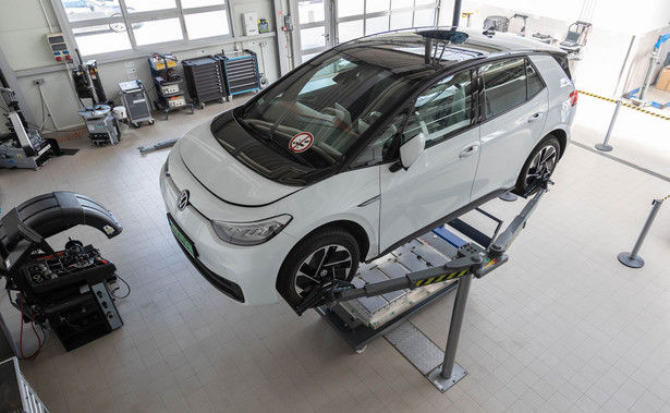 Grupa Volkswagen rozwija w Polsce sieć naprawy akumulatorów