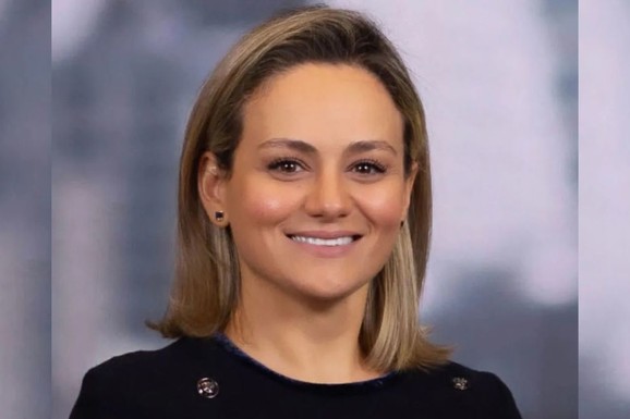 "AKO ME USKORO NE JE**Š, UNIŠTIĆU TE" Skandal: Moćna Albanka ponižavala i zlostavljala mlađeg bankara, isplivali MUČNI DETALJI