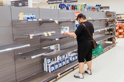 Koronawirus czynnikiem ryzyka. Ekonomiści wskazują, gdzie uderzy