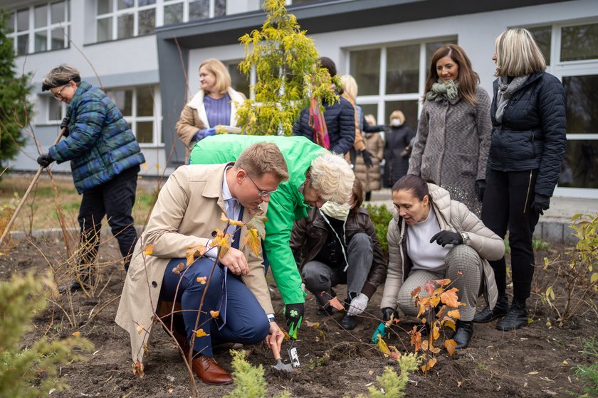 Posadzili kwiaty przed hospicjum