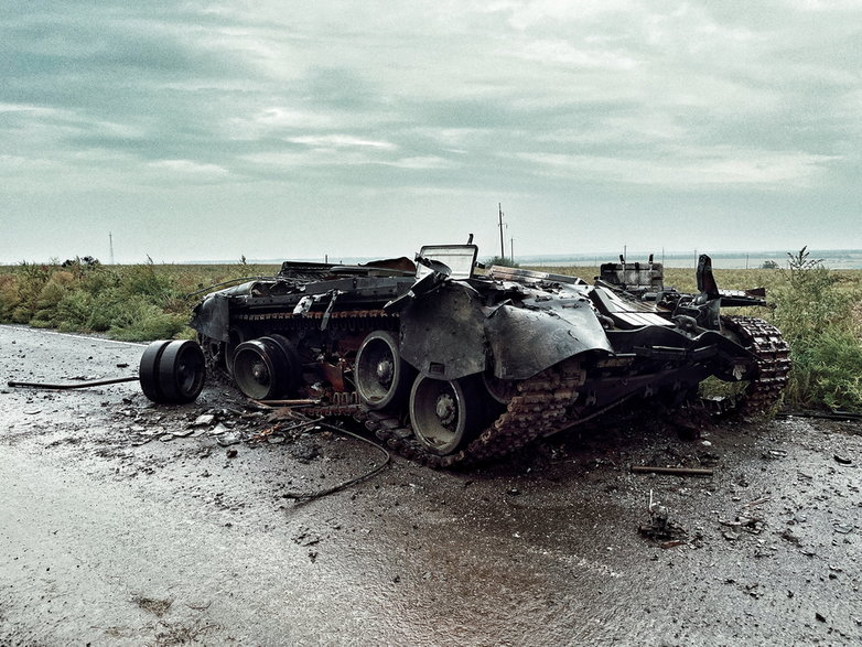 Wrak rosyjskiego czołgu w obwodzie charkowskim