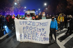 Protesty przed Sejmem. Koalicja Obywatelska uruchamia "sieć obrony protestujących"