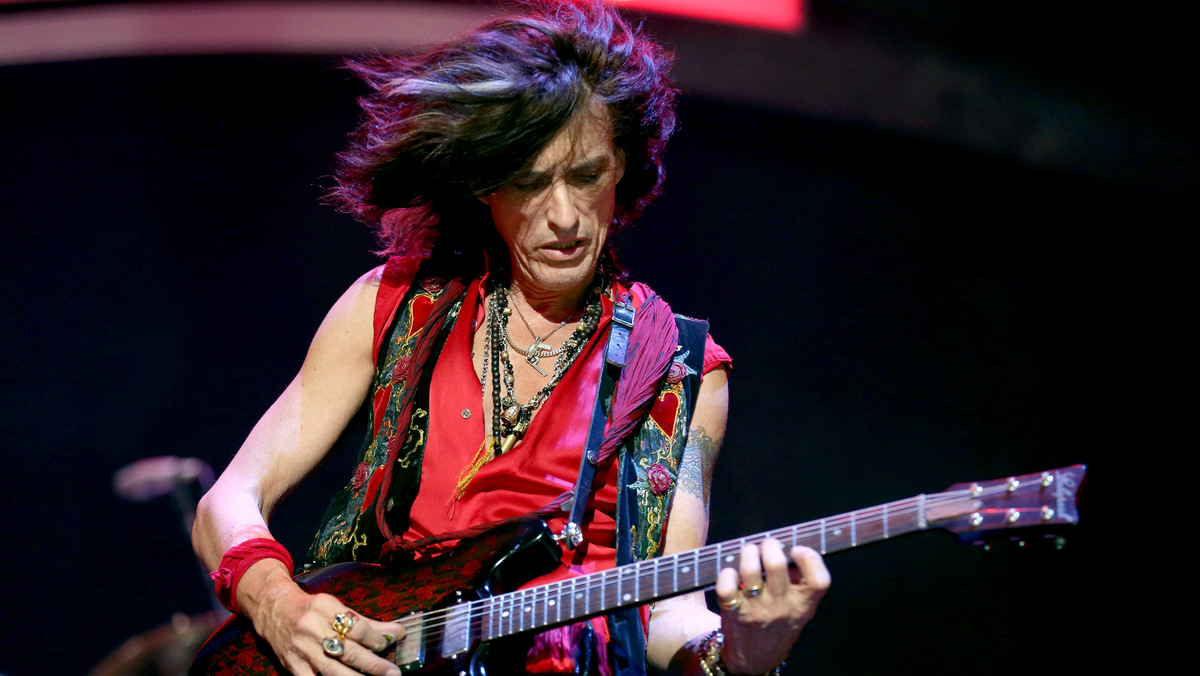 Joe Perry, gitarzysta zespołu Aerosmith, trafił do szpitala. Muzyk po koncercie u boku Billy'ego Joela w nowojorskim Madison Square Garden stracił przytomność i konieczna była natychmiastowa reanimacja. 