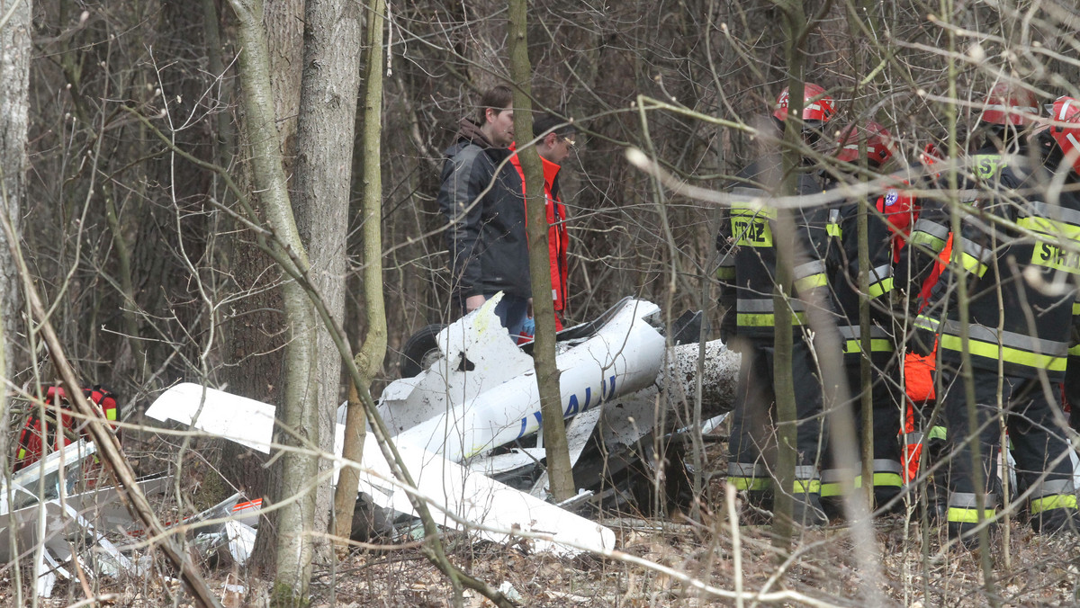 Do tragicznego wypadku doszło w okolicach lotniska Dajtki w Olsztynie, podczas manewru zawracania z niewyjaśnionych przyczyn spadł i rozbił sie szybowiec, 48-letni pilot nie żyje.