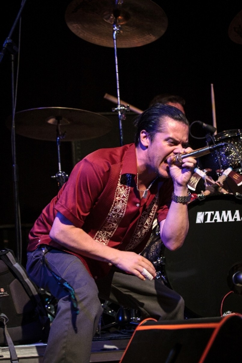 Mike Patton gościł na festiwalu już po raz drugi – w 2010 roku pojawił się we Wrocławiu z projektem Mondo Cane. Tym razem usłyszeliśmy pokazał się w mocno rockowym wydaniu