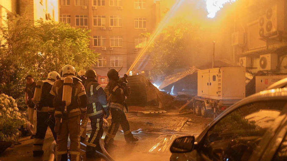 Vatrogasci su se tokom noći borili sa požarima širom Kijeva | Foto: Getty Images