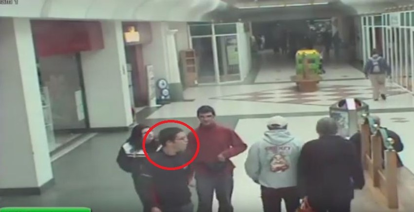 Filip Nikolson (u krugu) i njegover ubice (iza)