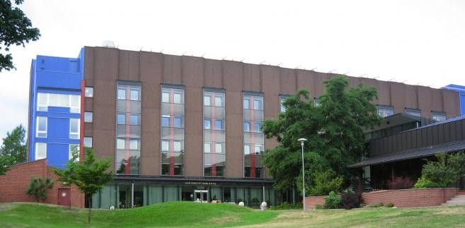 Miejsce 9. Karolinska Institutet. Szwedzka szkoła medyczna mieszcząca się w granicach Stockholmu. Zajmuje 9 miejsce wśród uniwersytetów medycznych świata. Członkowie instytutu wybierają laureata Nagrody Nobla w medycynie.