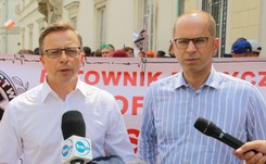 Kontrola poselska w kancelarii premiera. Chodzi o akcję 'LOT do Domu'