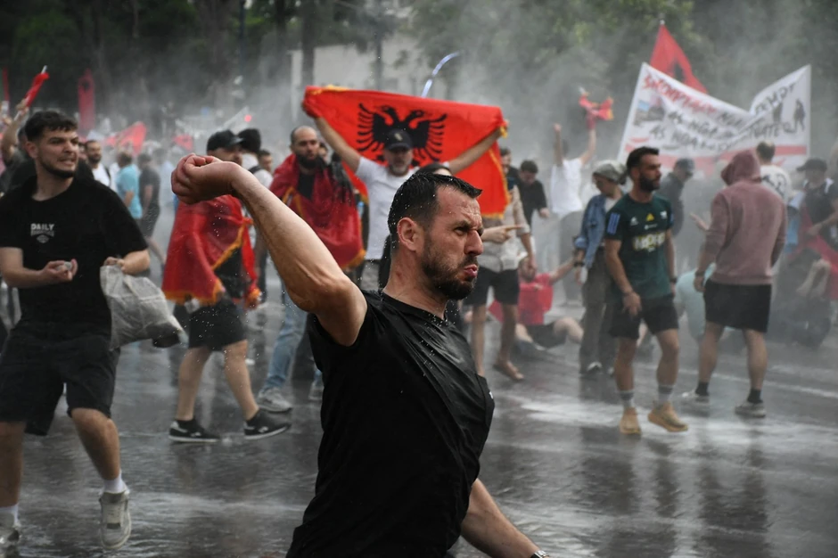 Protesti u Tirani, Albanija, 3. juna zbog planiranog odmarališta