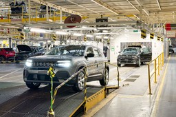 Spór o fabrykę Stellantisa w Tychach. Rząd tłumaczy się z głosowania ws. chińskich samochodów