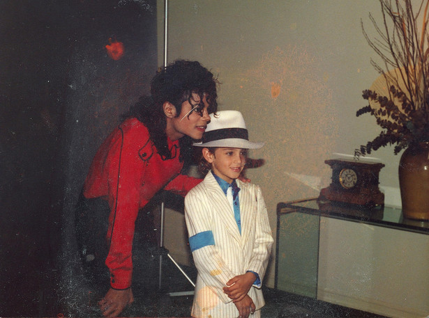 "Leaving Neverland" to nie jest tylko film o tym, czy Jackson był pedofilem. Prawa ofiar czy domniemanie niewinności? [RECENZJA]