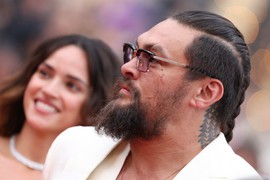 Glumac (45) SATKAN OD TESTOSTERONA koji je opčinio SRPKINJE šeta sa novom devojkom (33), a kleo se da će ostariti uz prvu ženu (57): On kao da se oblačio u mraku, ona isturila bradavice