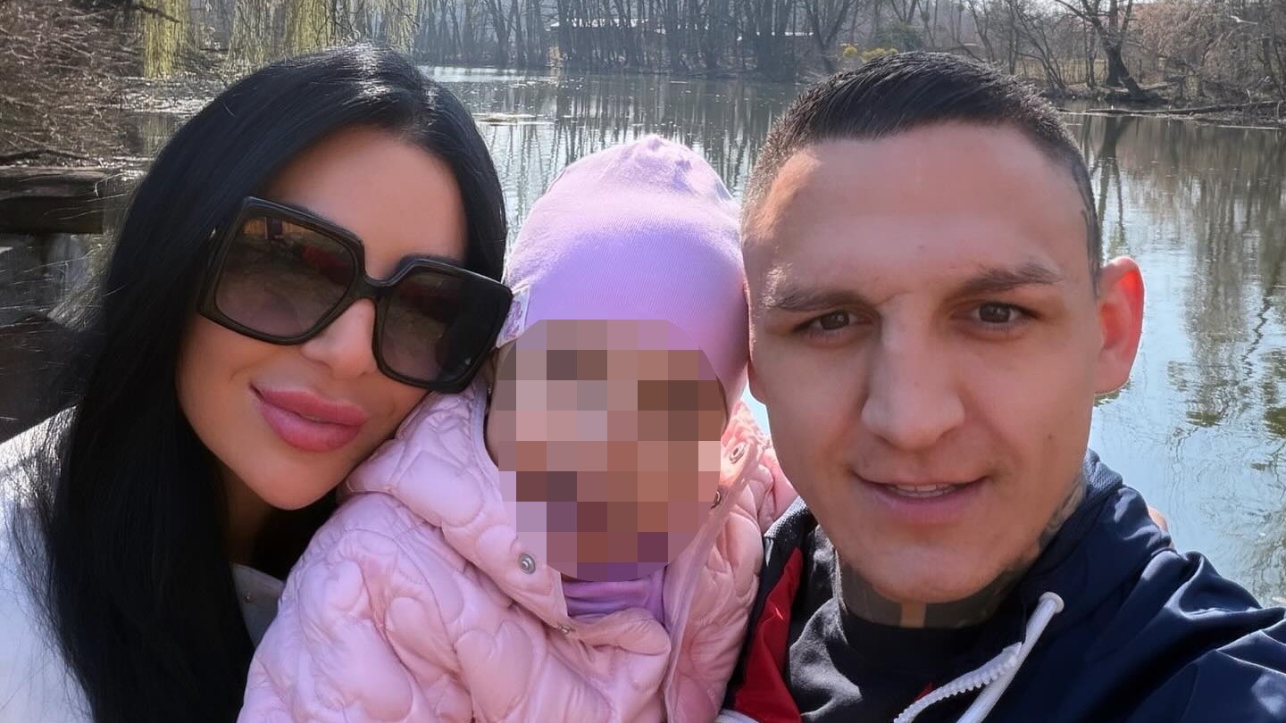 Gábor Boráros s partnerkou Dórou a dcérkou Zorou. 