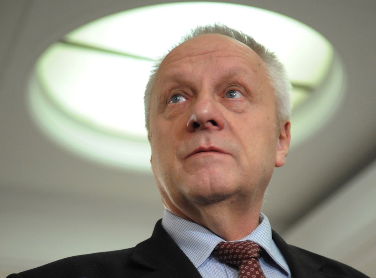 Niesiołowski Prezydent ucieka przed Sarkozym