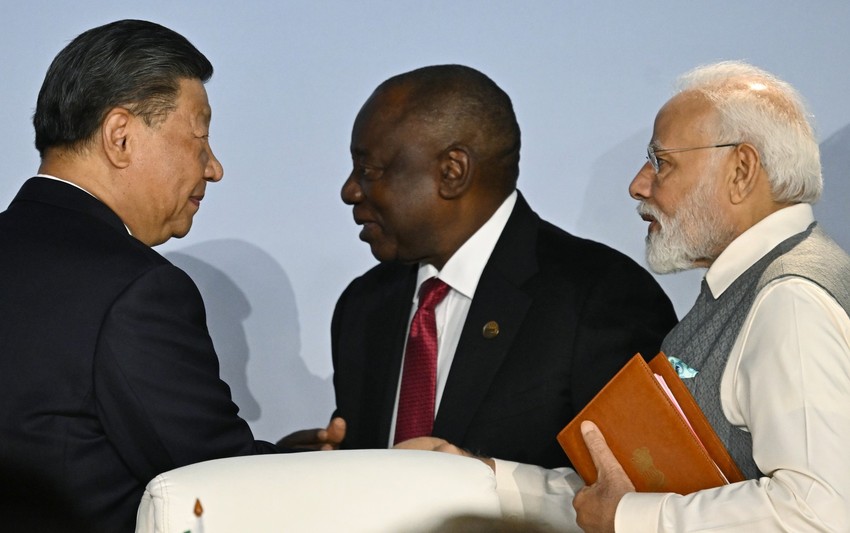Si Đinping i Narendra Modi na KRIKS samitu