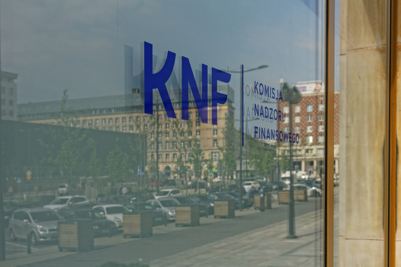 KNF poinformował o działaniach względem dwóch podmiotów, które naruszyły przepisy w zakresie obrotu instrumentami finansowymi
